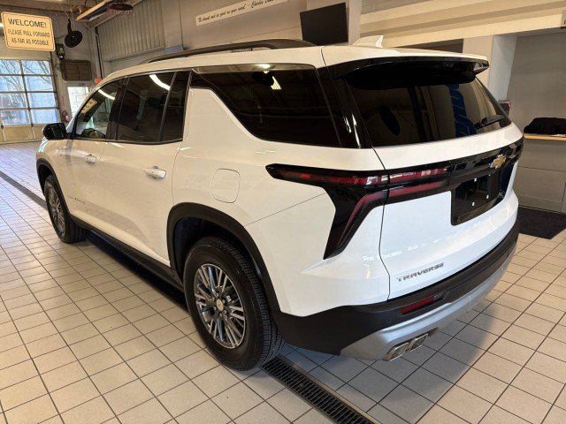 Used 2026 Chevrolet Traverse LT w/ Driver Confidence Package FWD image 5
