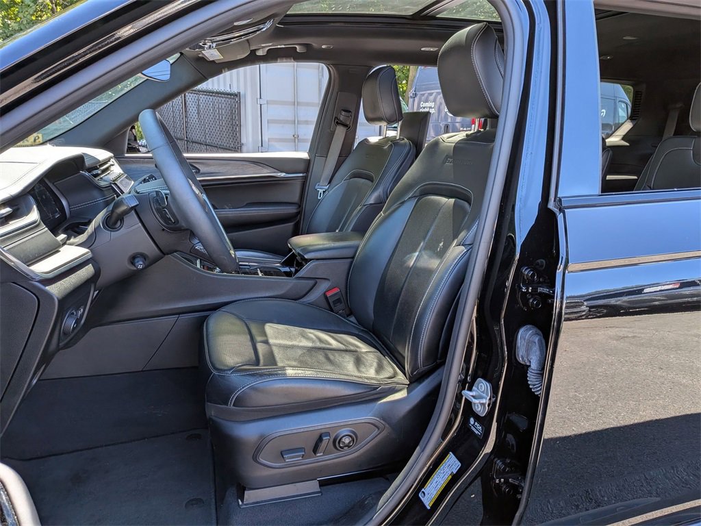 Certified 2023 Jeep Grand Cherokee L Overland w/ Rear Seat Video Group I image 25