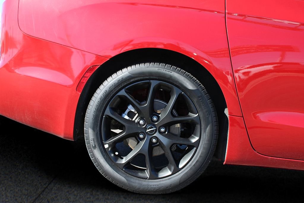 Used 2025 Chrysler Pacifica Limited image 24