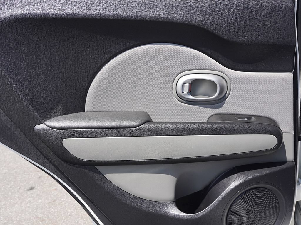 Used 2018 Kia Soul FWD image 15