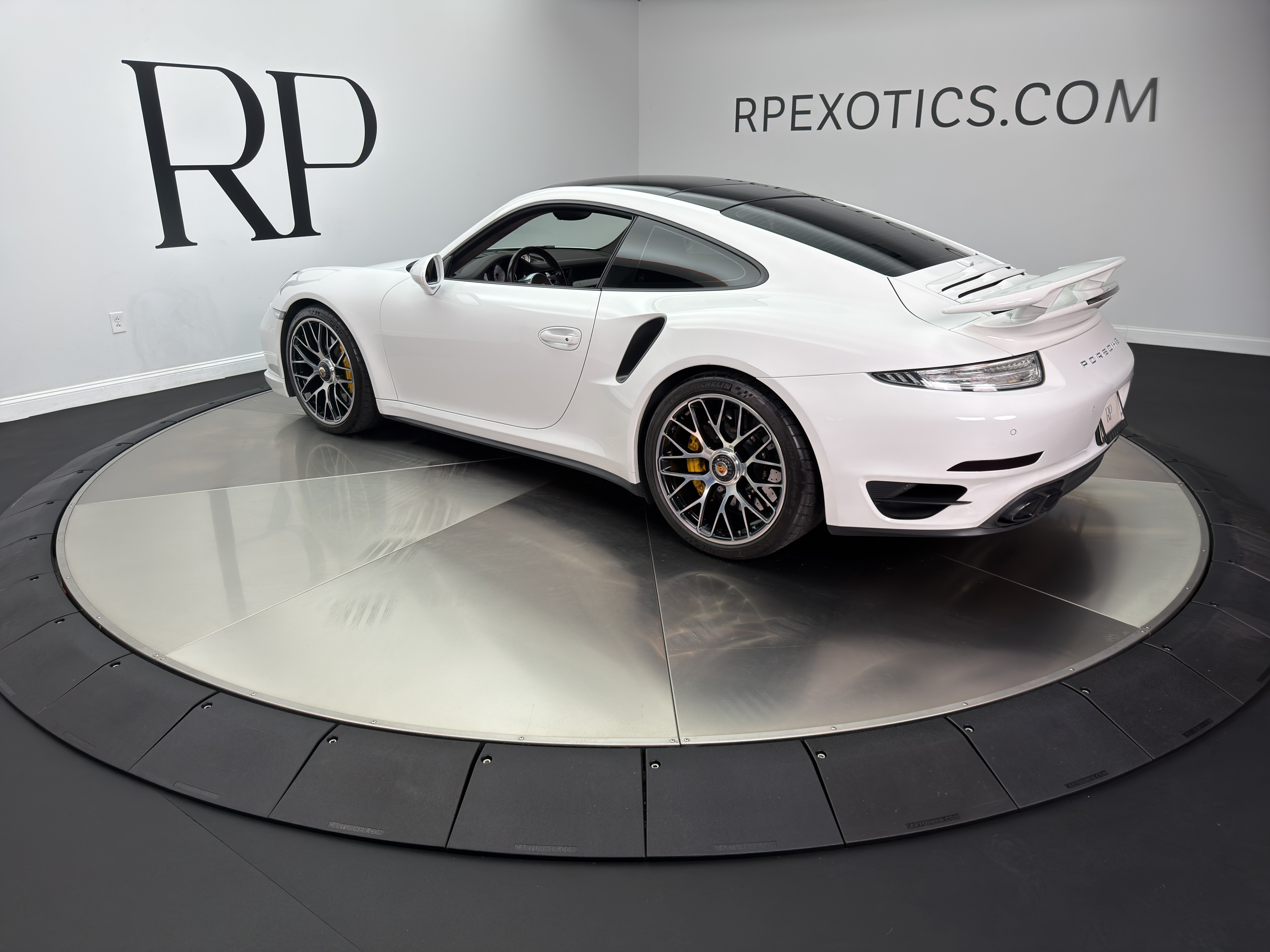 Used 2014 Porsche 911 Turbo S AWD/4WD image 4