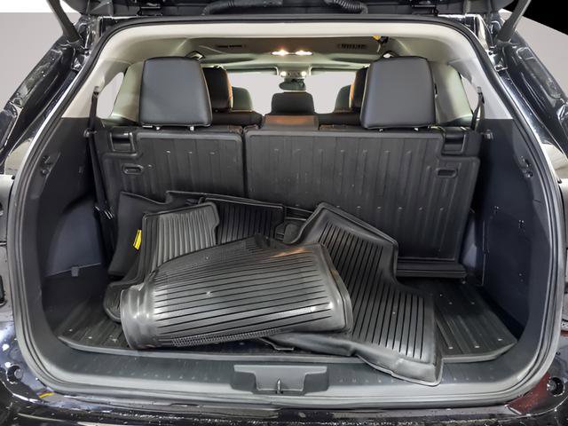 Used 2023 Toyota Highlander XLE AWD/4WD image 24