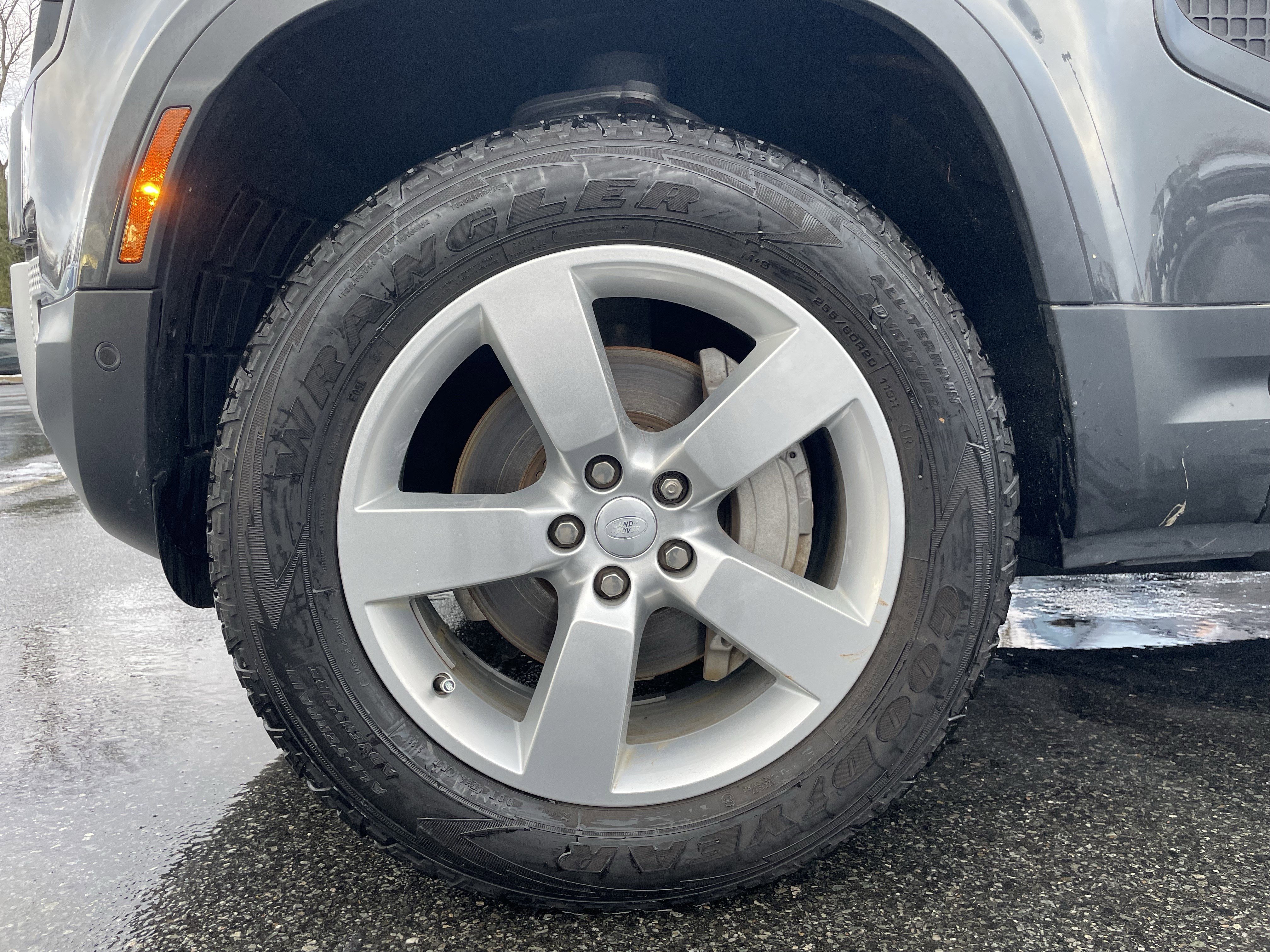 Used 2023 Land Rover Defender 130 First Edition image 9