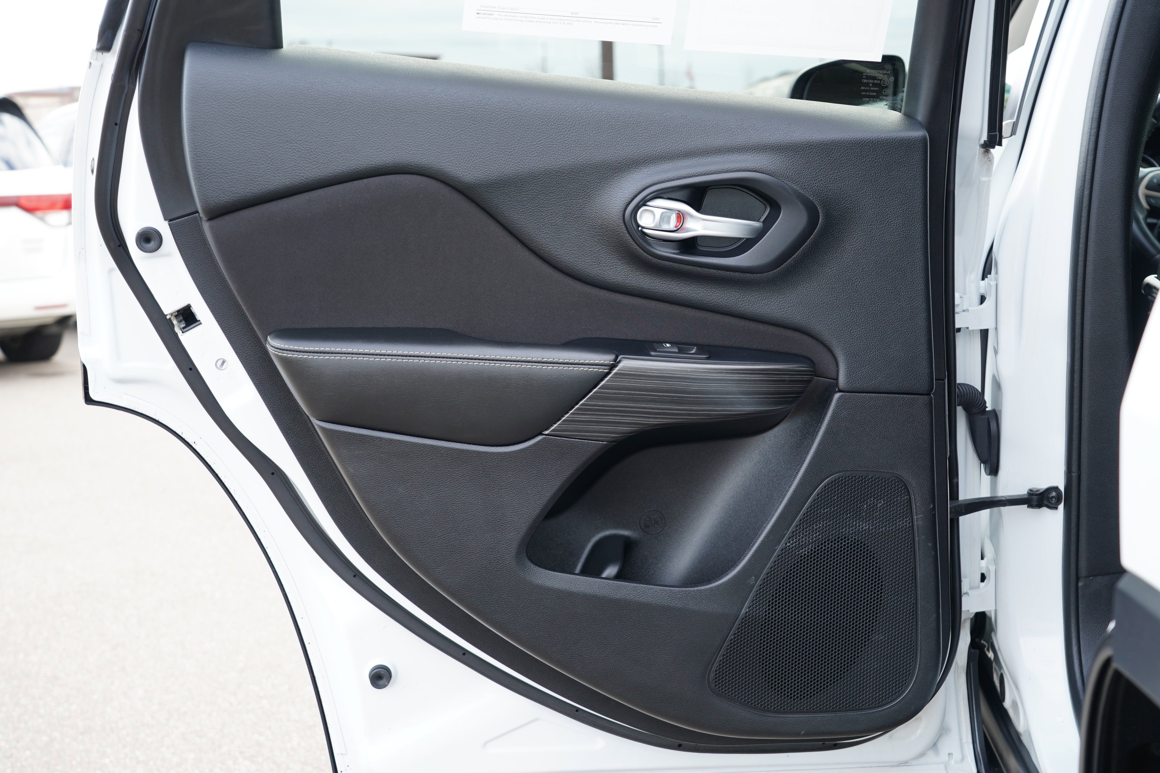 Used 2015 Jeep Cherokee Latitude image 19