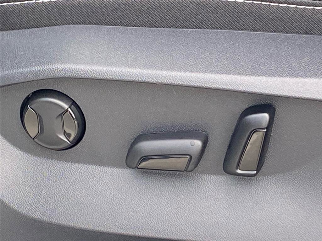 New 2026 Volkswagen Taos SEL AWD/4WD image 3