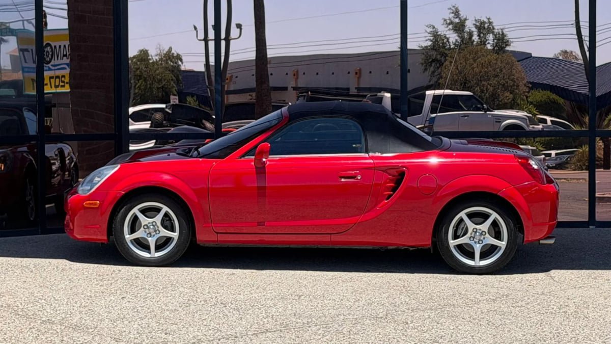 Used 2003 Toyota MR2 RWD image 6