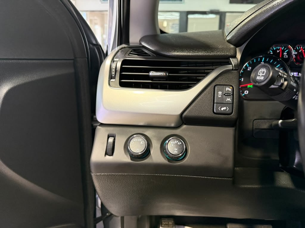 Used 2018 Chevrolet Suburban LT AWD/4WD image 22