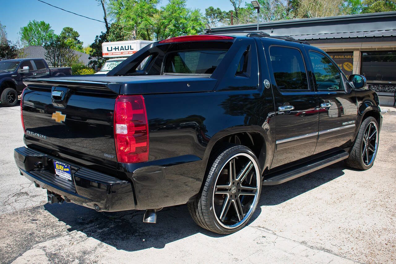 Used 2013 Chevrolet Avalanche LTZ image 6