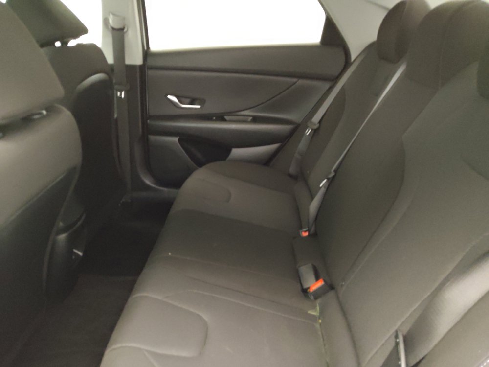 Used 2024 Hyundai Elantra SE FWD image 18