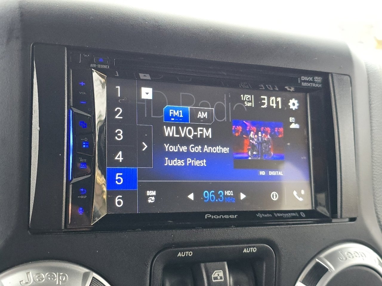 Used 2013 Jeep Wrangler Unlimited Rubicon w/ Connectivity Group image 30