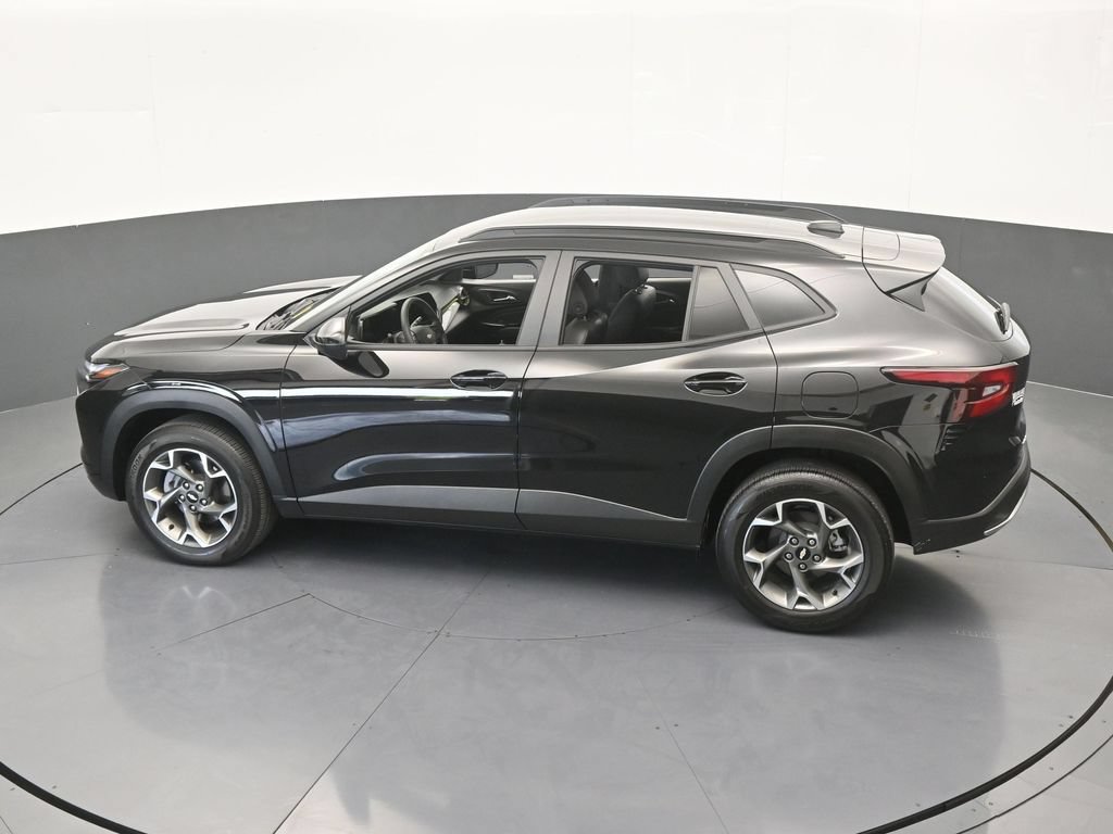 Used 2025 Chevrolet Trax LT FWD image 45
