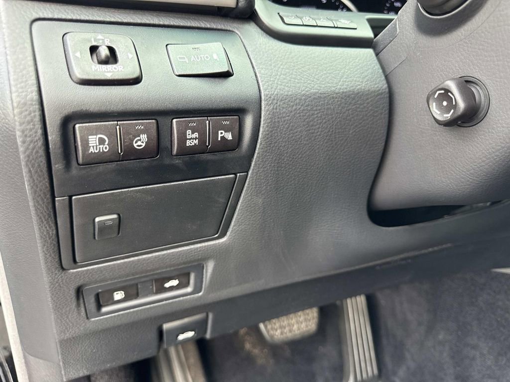 Used 2015 Lexus LS 460 L image 31