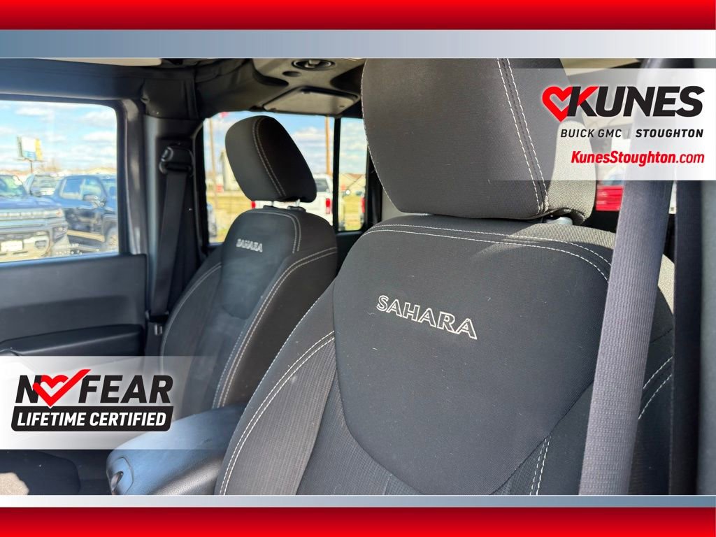 Used 2016 Jeep Wrangler Unlimited Sahara w/ Dual Top Group AWD/4WD image 19