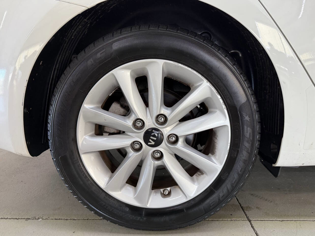 Used 2017 Kia Forte S image 32