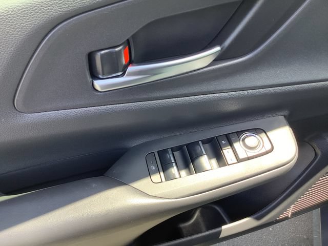 Used 2026 Toyota Prius Plug-In Hybrid FWD image 9