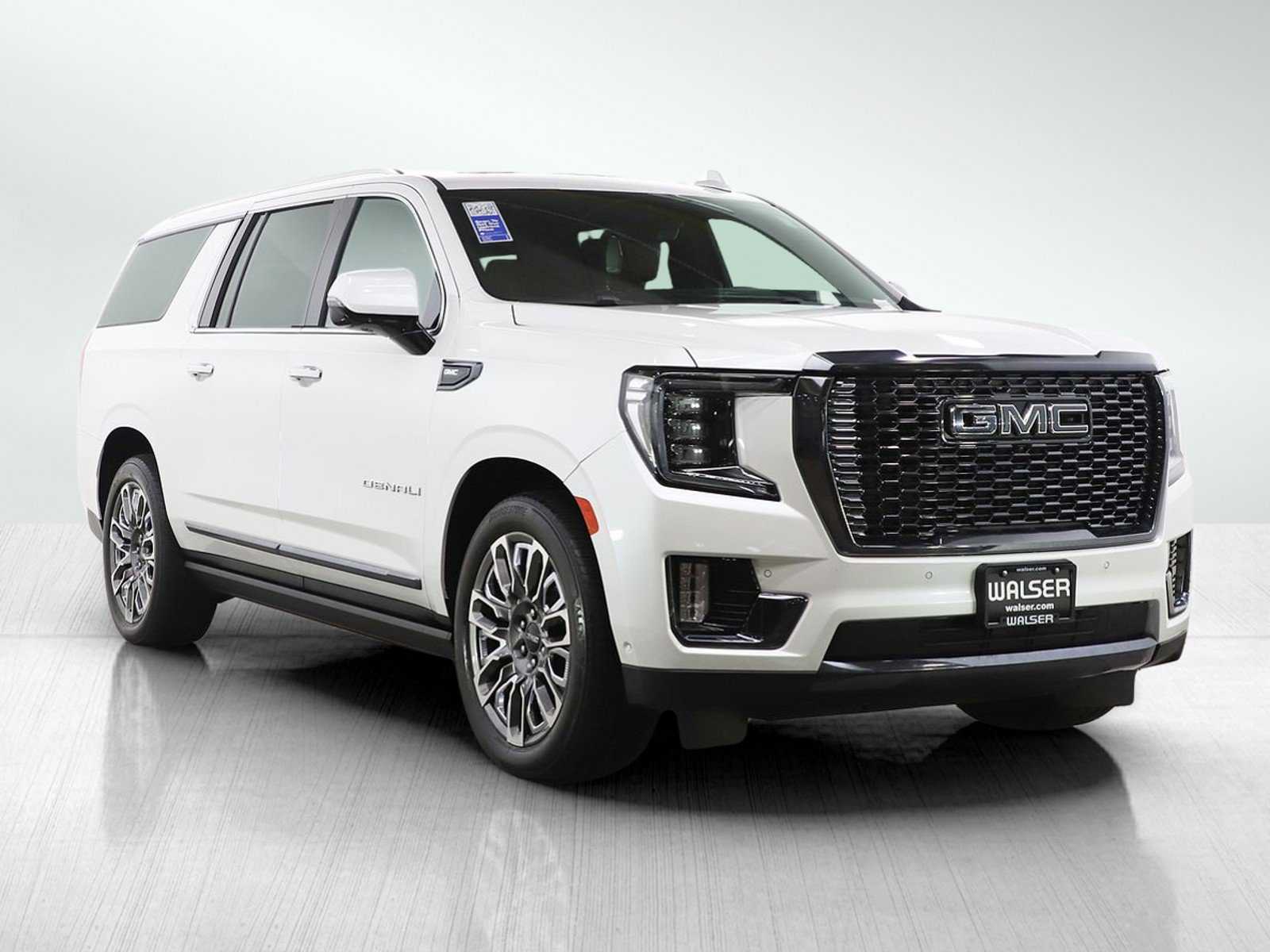 Used 2023 GMC Yukon XL Denali Ultimate AWD/4WD image 9