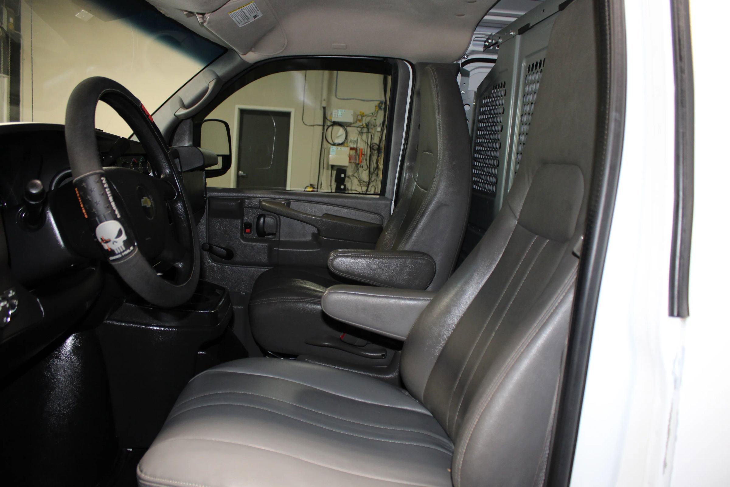 Used 2012 Chevrolet Express 1500 RWD image 16