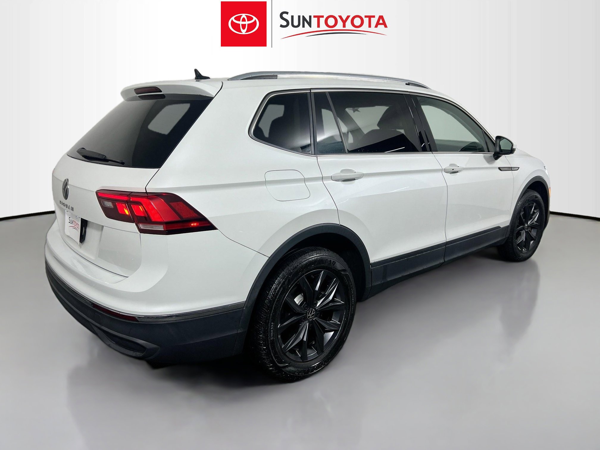 Used 2023 Volkswagen Tiguan SE image 4