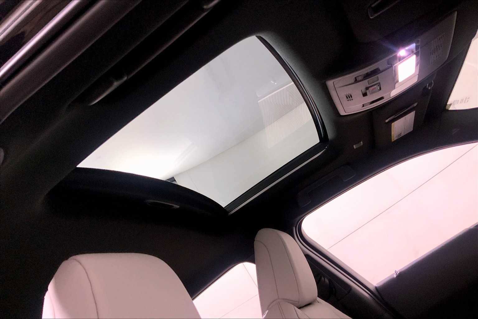 Used 2022 Lexus UX 250h w/ Premium Package image 13