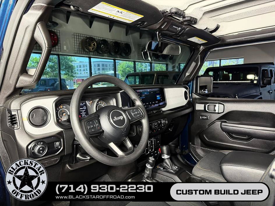 Used 2025 Jeep Gladiator Sport AWD/4WD image 15