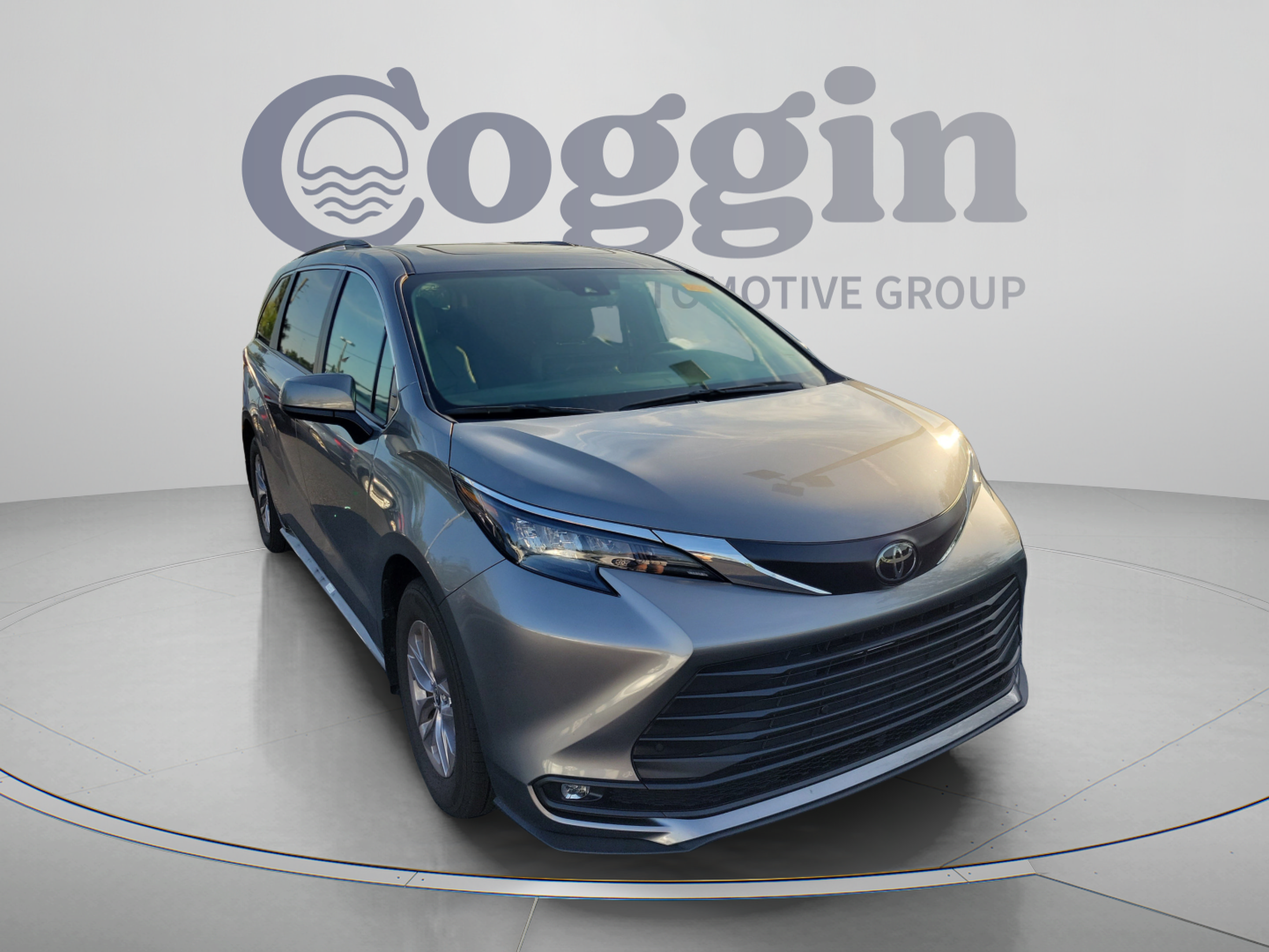 Certified 2026 Toyota Sienna XLE FWD image 9