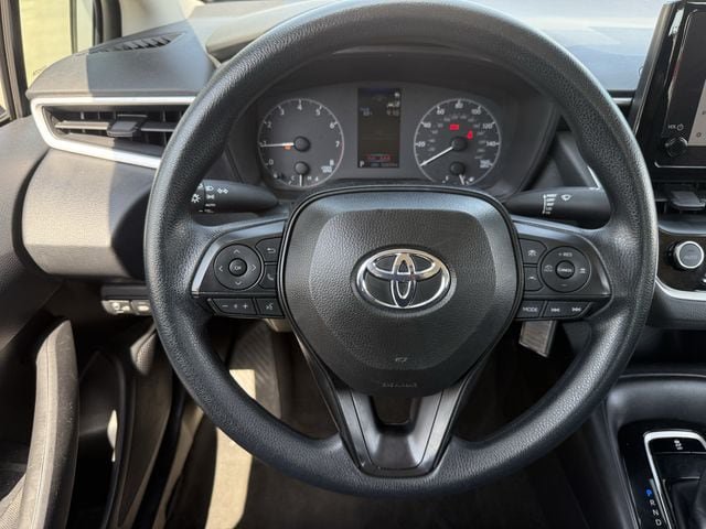 Used 2025 Toyota Corolla LE FWD image 13