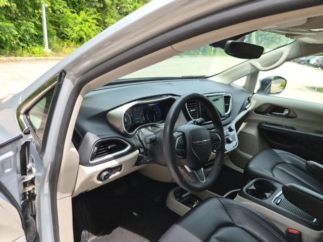 Used 2023 Chrysler Pacifica Touring-L FWD image 14