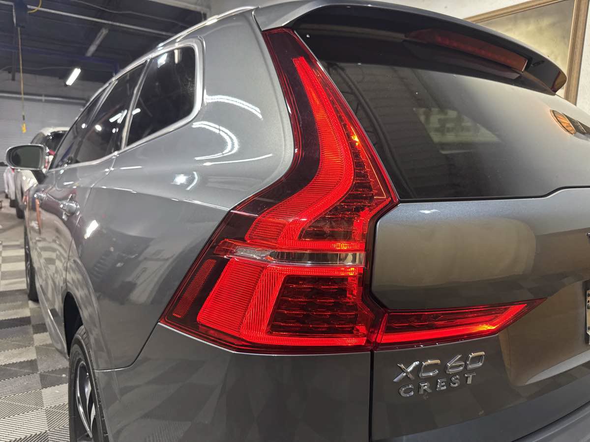 Used 2019 Volvo XC60 T6 Momentum w/ Multimedia Package AWD/4WD image 9