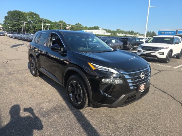 Used 2026 Nissan Rogue SV AWD/4WD image 3
