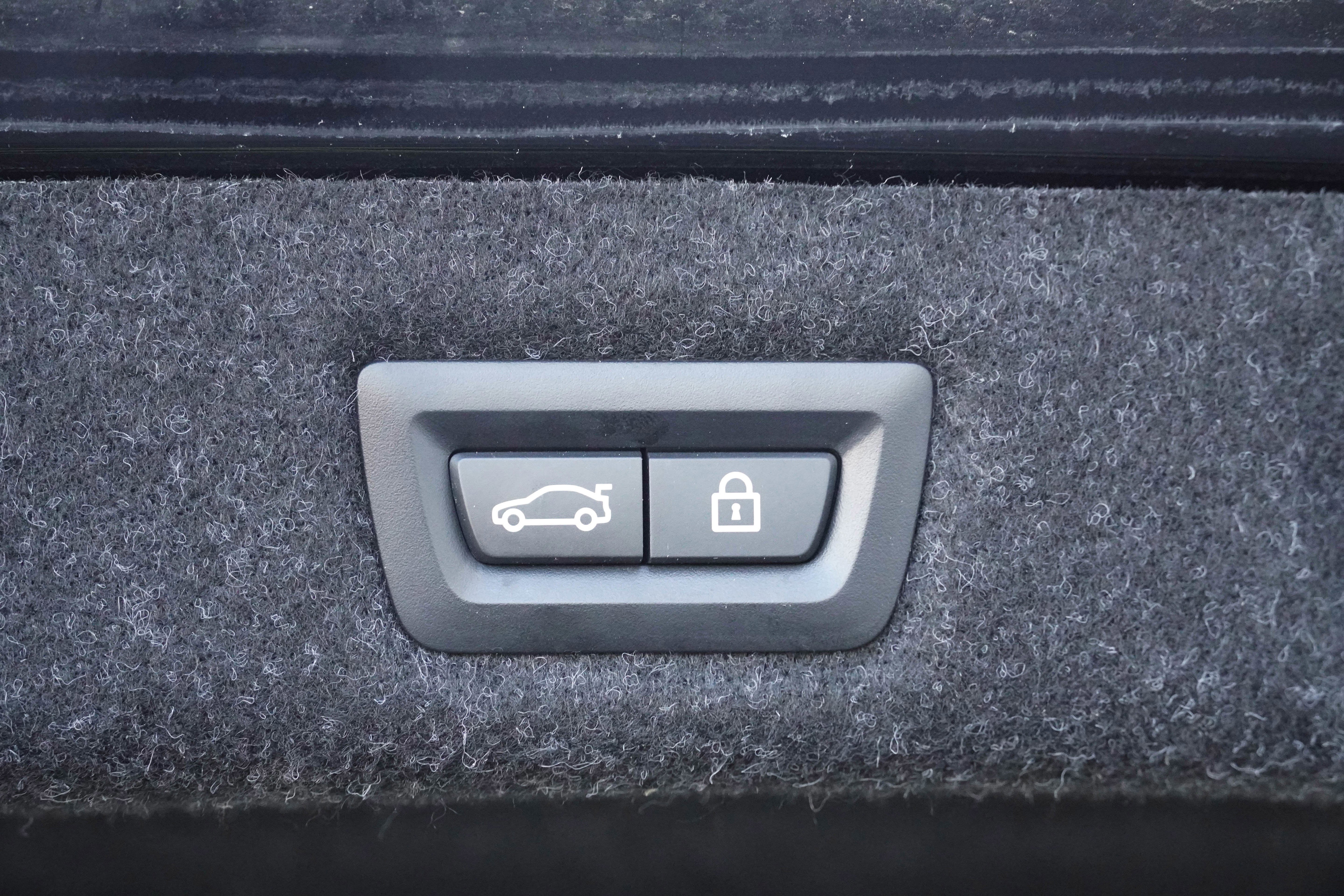 Certified 2023 BMW 530e xDrive w/ Premium Package image 39