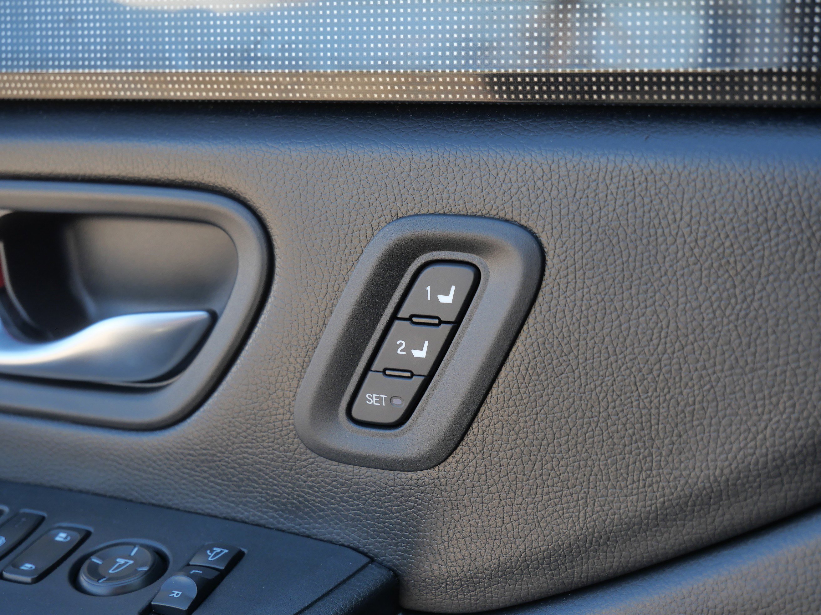 Used 2025 Honda Pilot Black Edition image 33