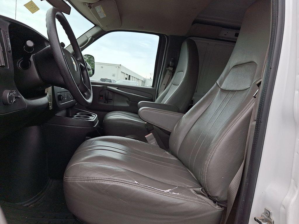 Used 2015 Chevrolet Express 2500 RWD image 17