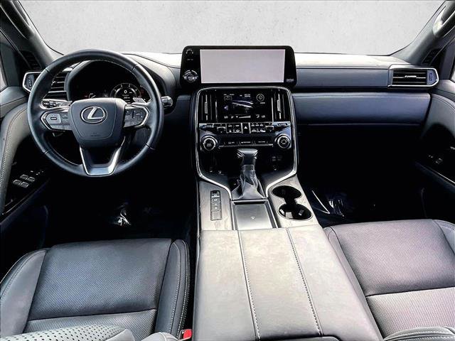 Used 2023 Lexus LX 600 4WD w/ Premium Package image 16