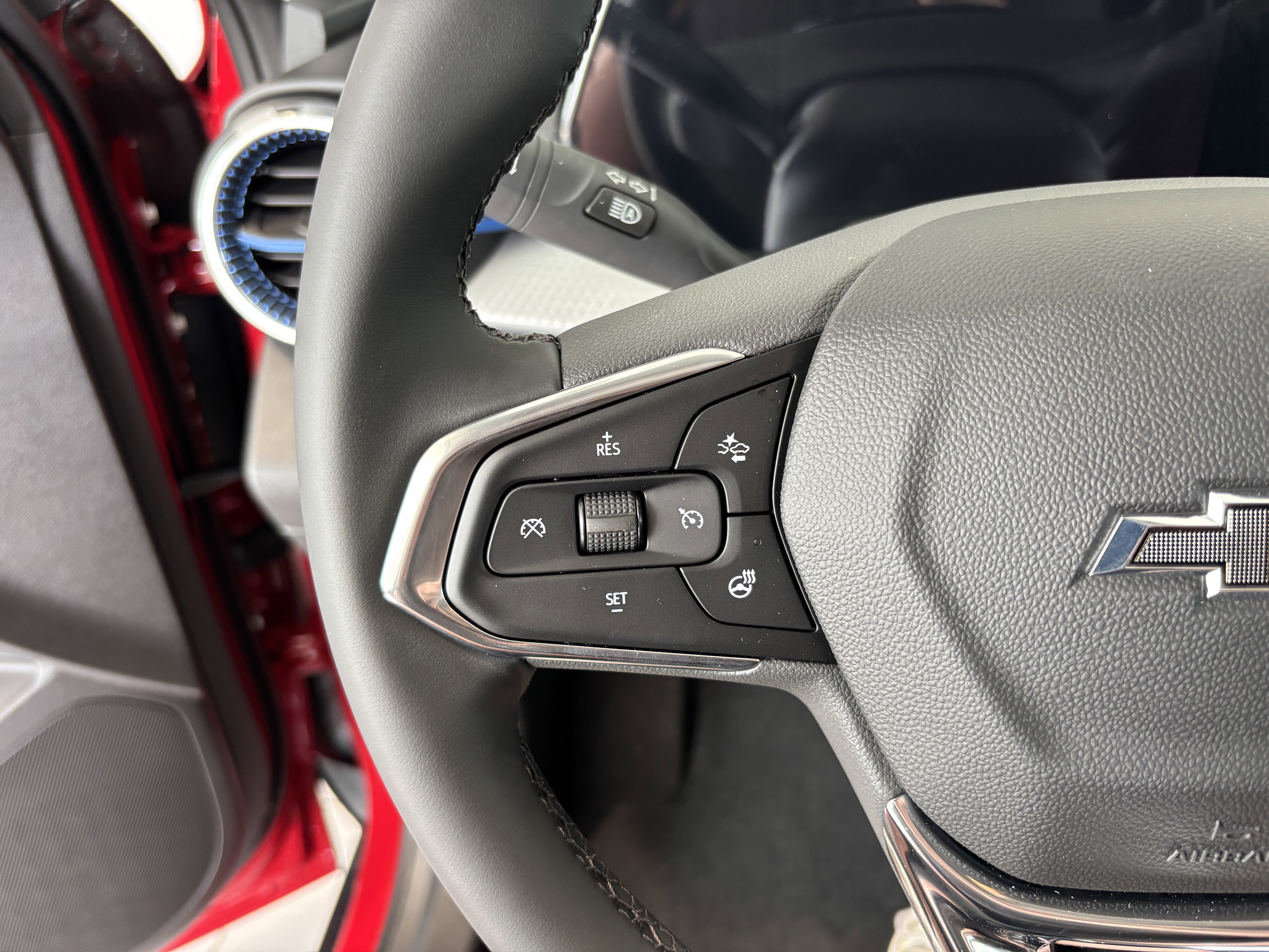 New 2026 Chevrolet Trax LT w/ Midnight Edition FWD image 11