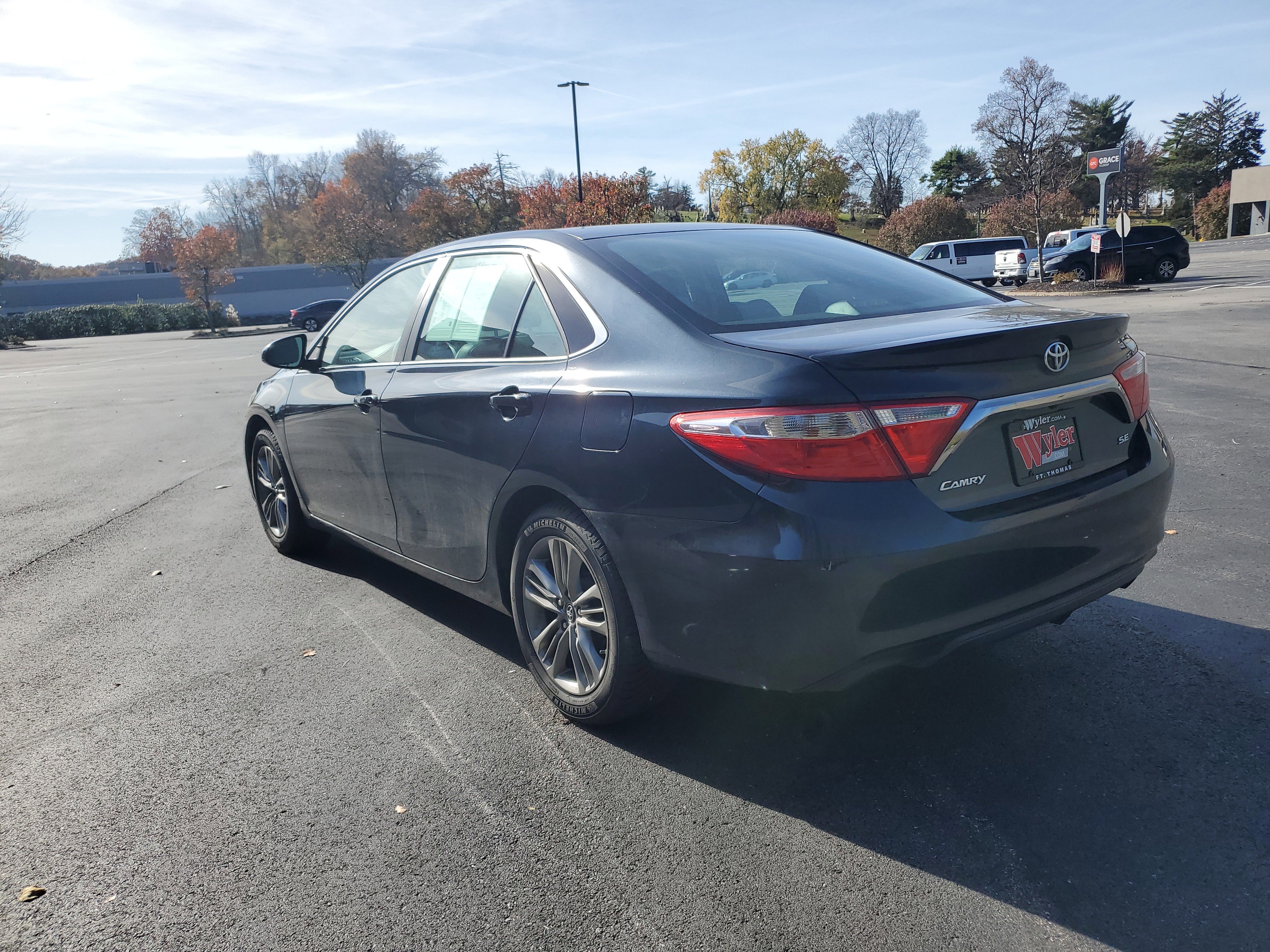 Used 2016 Toyota Camry SE image 7