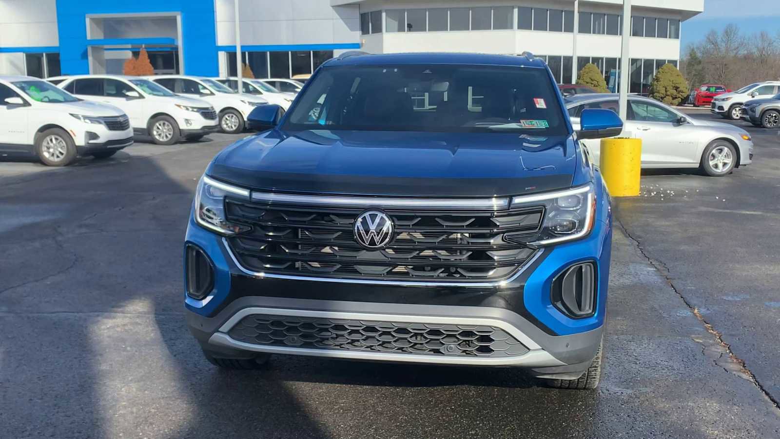 Used 2024 Volkswagen Atlas Cross Sport SEL image 3