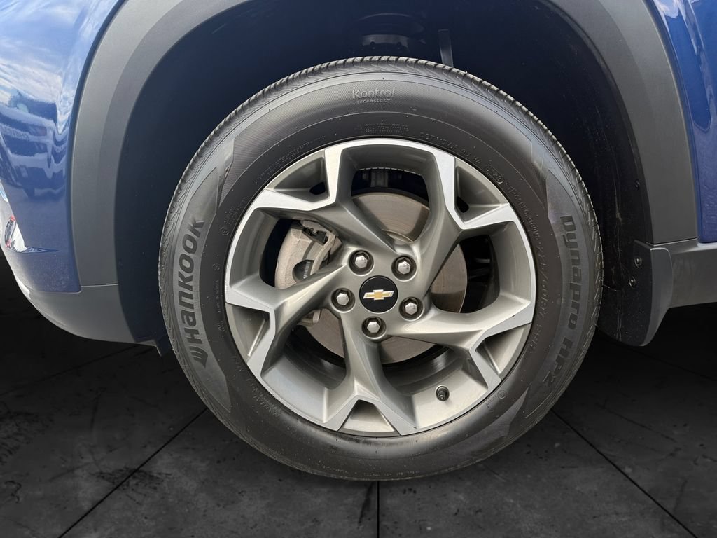 Used 2024 Chevrolet Trax LT w/ Driver Confidence Package FWD image 14