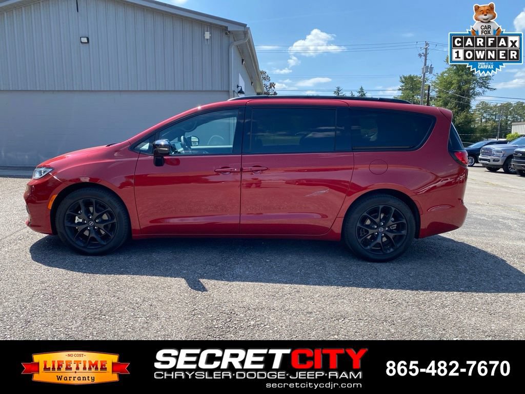 Used 2025 Chrysler Pacifica Limited FWD image 8