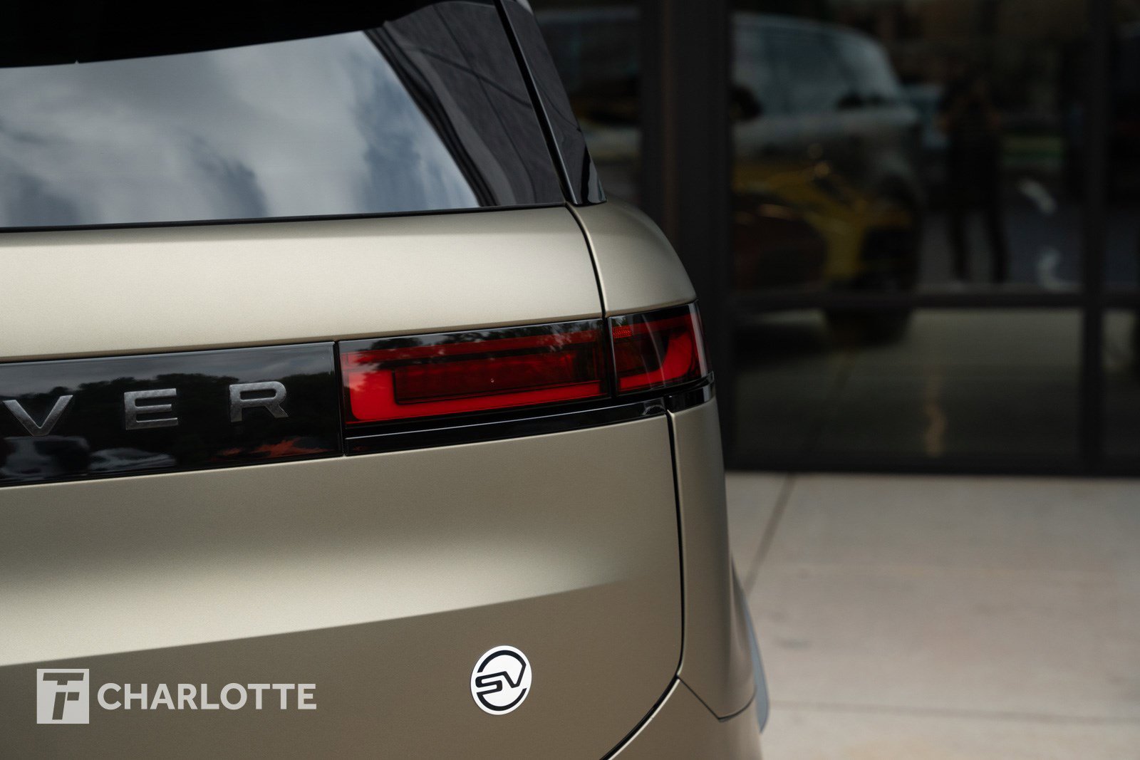 Used 2024 Land Rover Range Rover Sport SV Edition One Carbon Bronze image 19