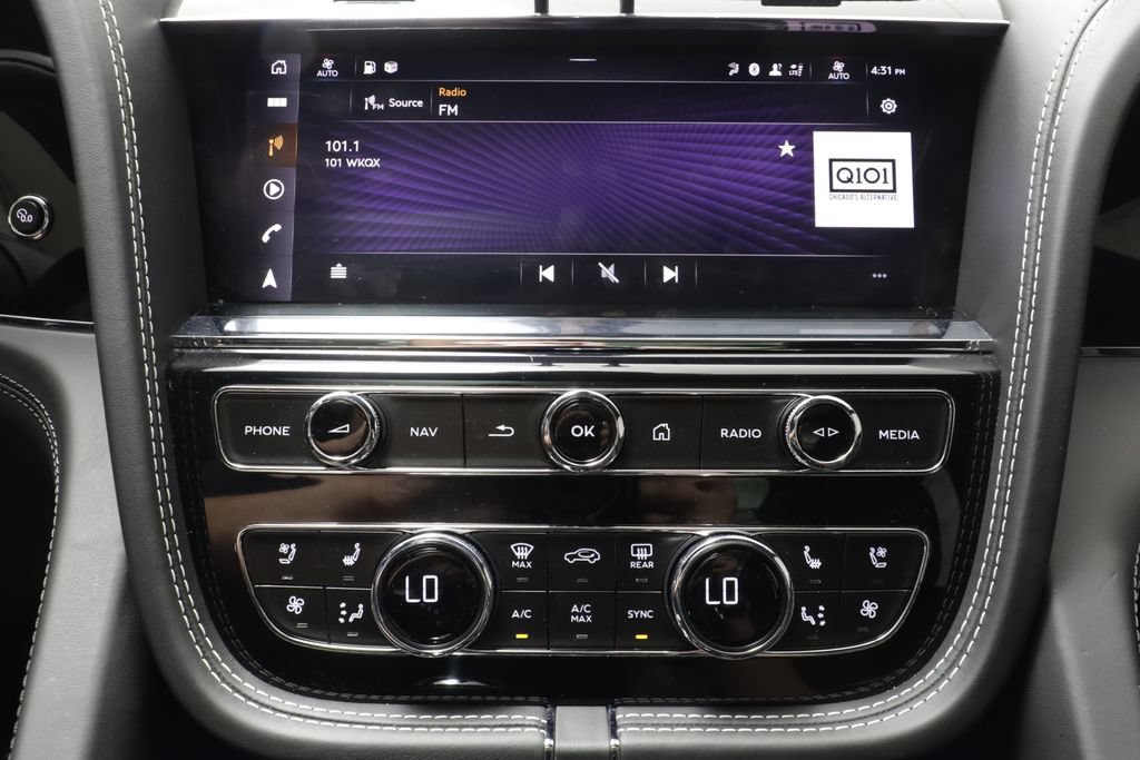 Used 2021 Bentley Bentayga AWD/4WD image 11