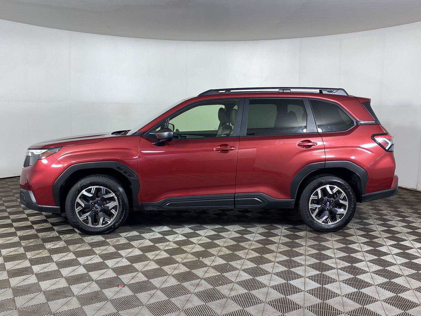 Used 2025 Subaru Forester Premium AWD/4WD image 9