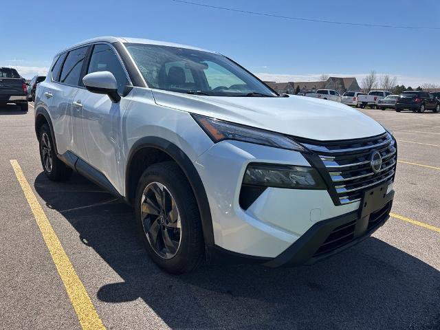 Used 2025 Nissan Rogue SV image 4