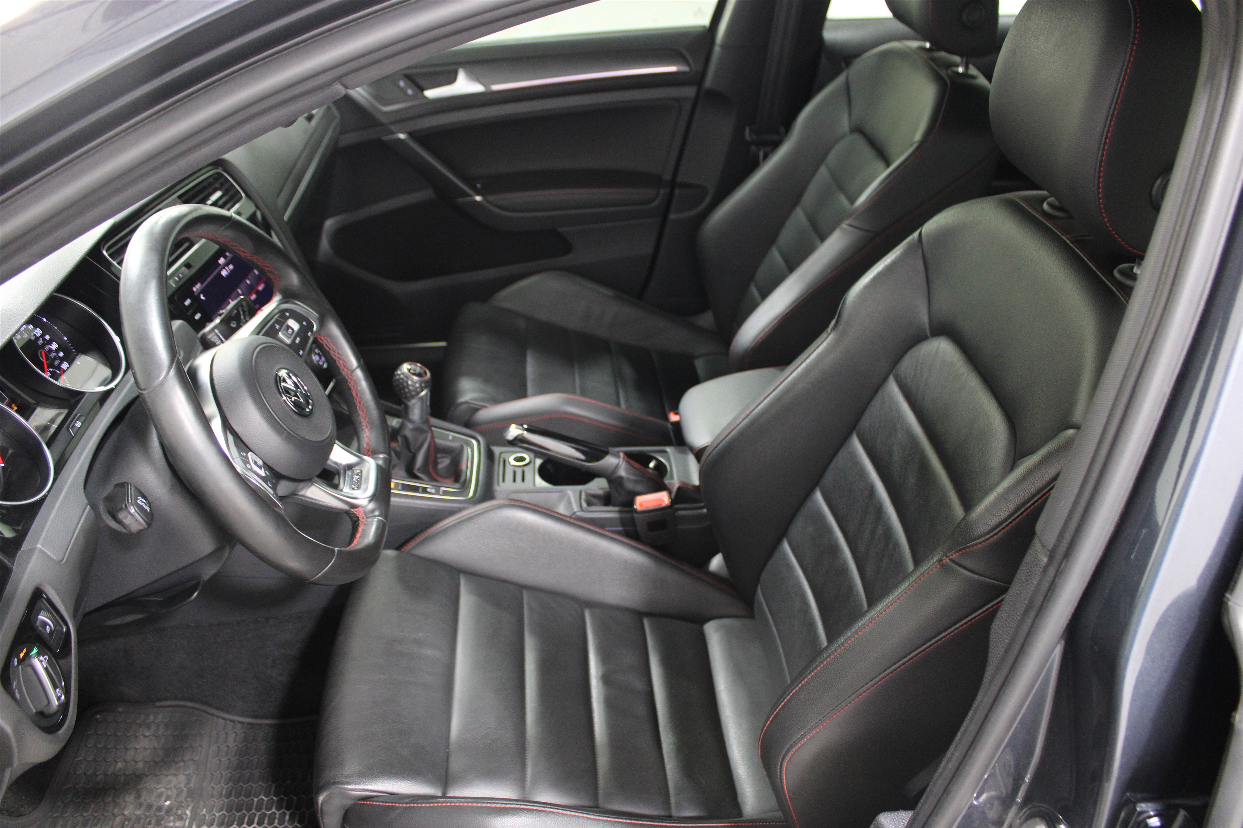 Used 2021 Volkswagen GTI SE image 3