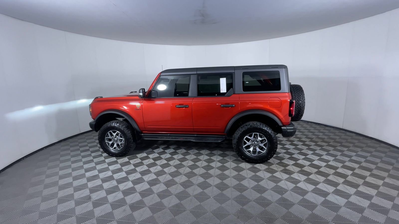 Used 2023 Ford Bronco Badlands image 6