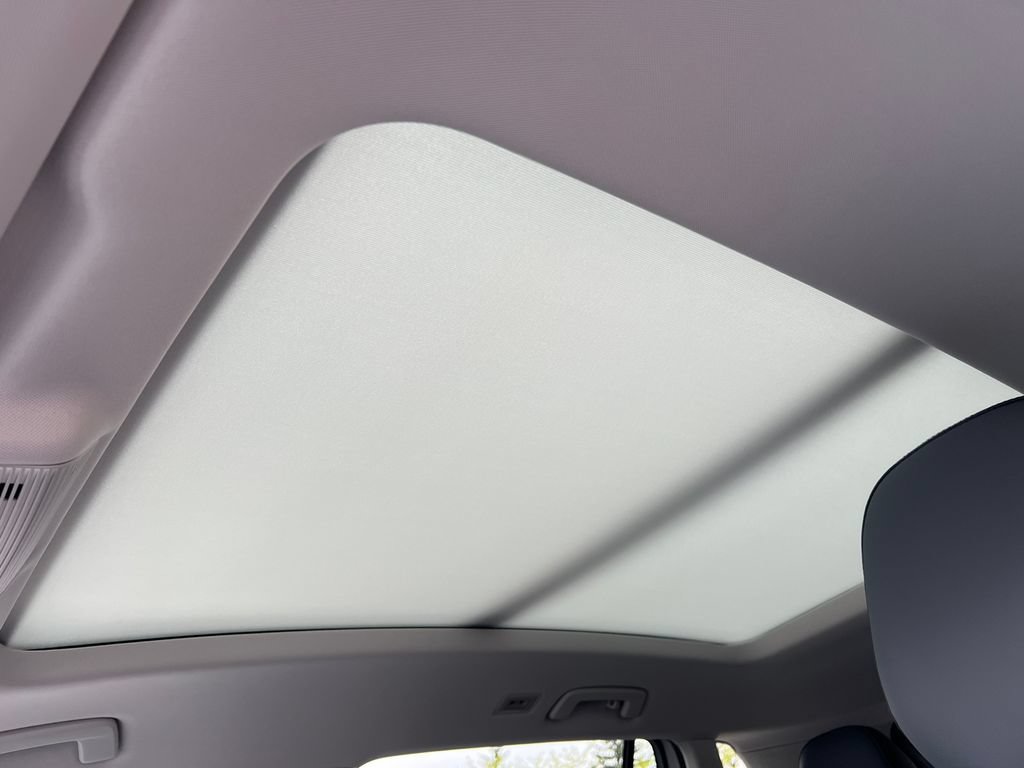Used 2025 Volkswagen Tiguan SE w/ Panoramic Sunroof Package AWD/4WD image 35