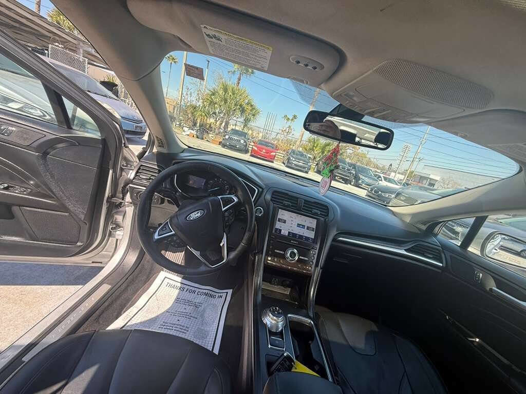 Used 2019 Ford Fusion Titanium image 9