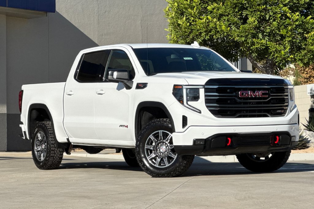 Used 2025 GMC Sierra 1500 AT4 AWD/4WD image 2