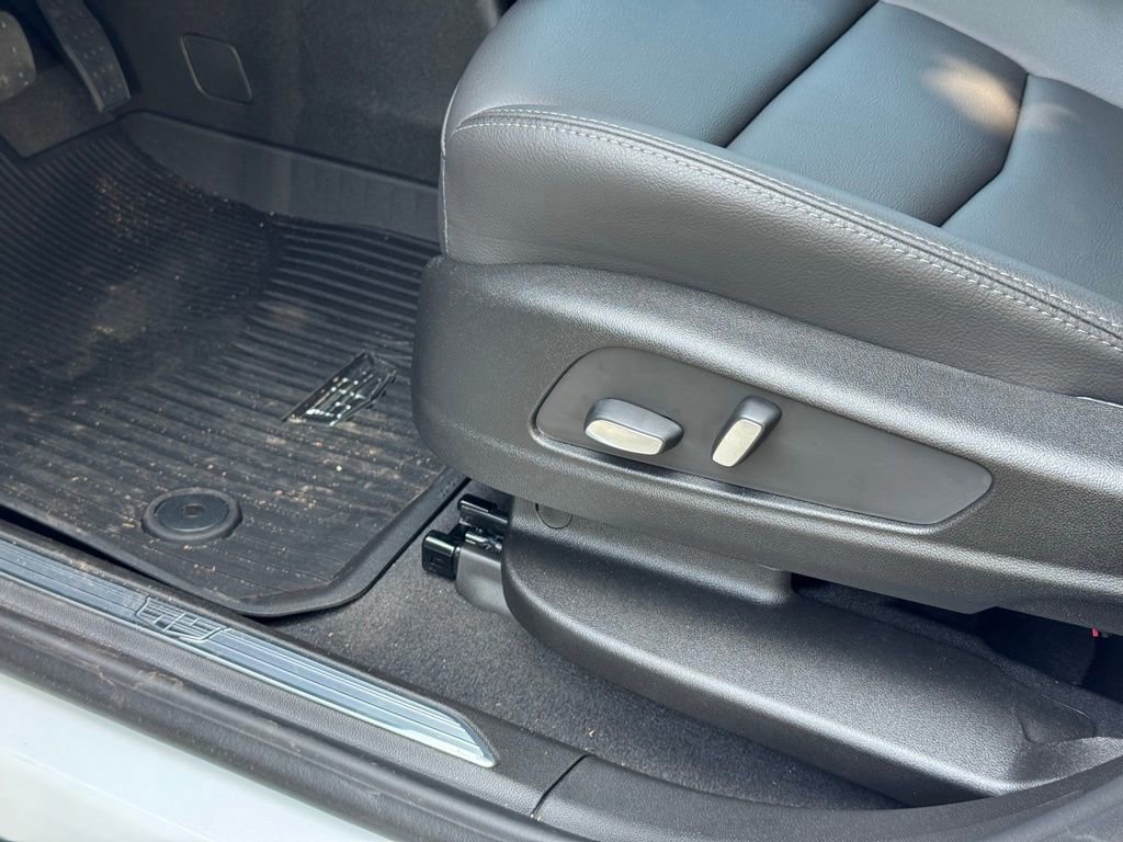 New 2025 Cadillac XT5 Luxury image 17