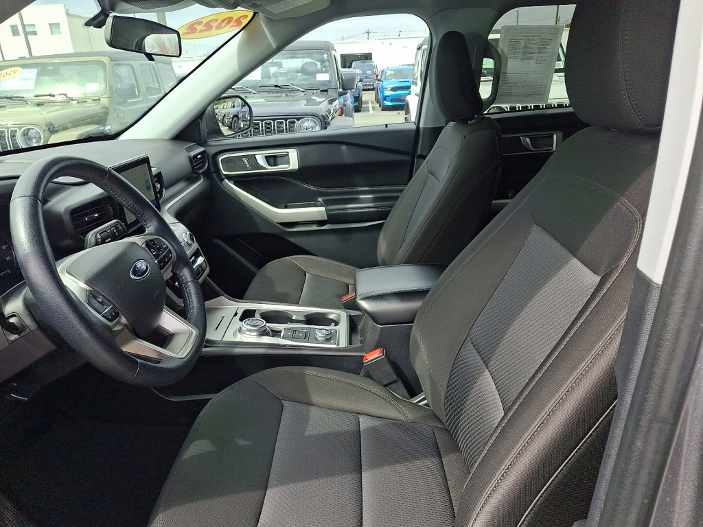 Used 2022 Ford Explorer XLT image 23