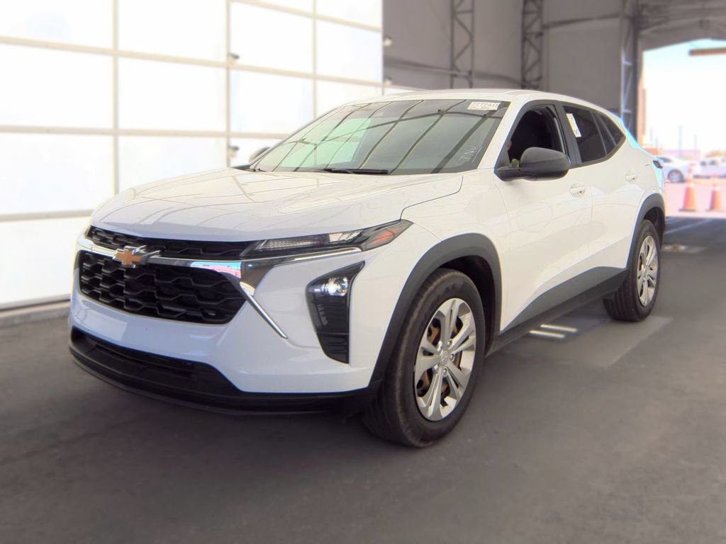 Used 2024 Chevrolet Trax LS FWD image 2